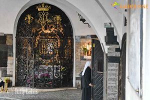 Stone gate the Holy Mother's icon
